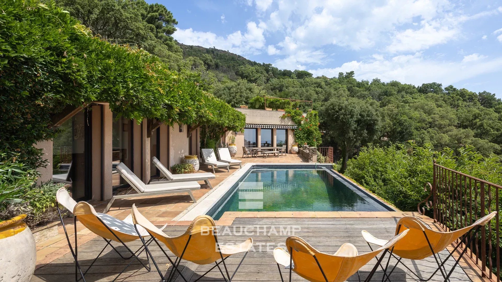 Villa de charme avec piscine et vue