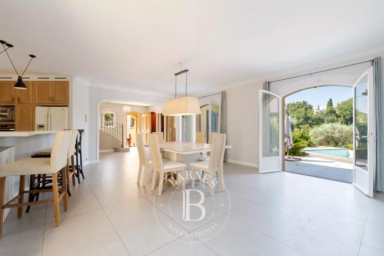 3 mn de Valbonne Village - Villa familiale au calme avec vue dégagée collines
