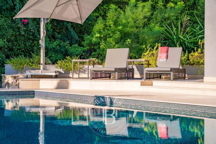 SAINT-JEAN-CAP-FERRAT - VILLA RENOVÉE A NEUF - PROCHE DU GRAND HÔTEL