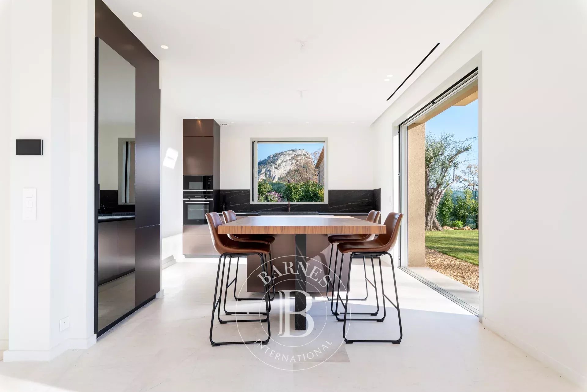 Vence - magnifique villa contemporaine neuve