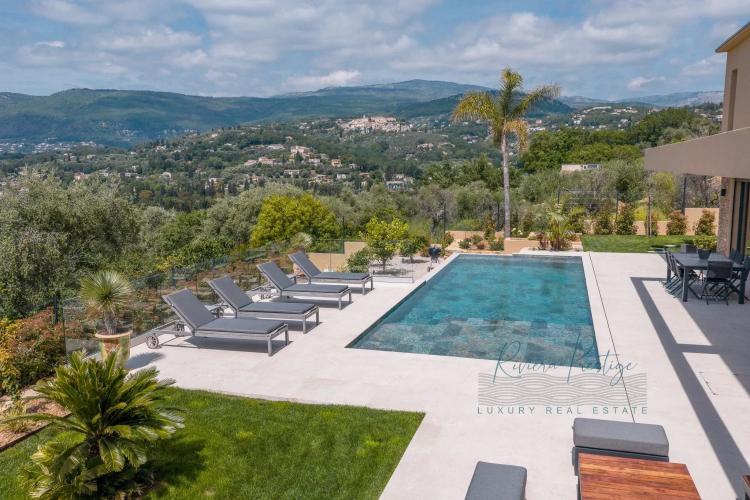OPIO: Contemporaine dans domaine privé avec vue sur le golf et le vieux village