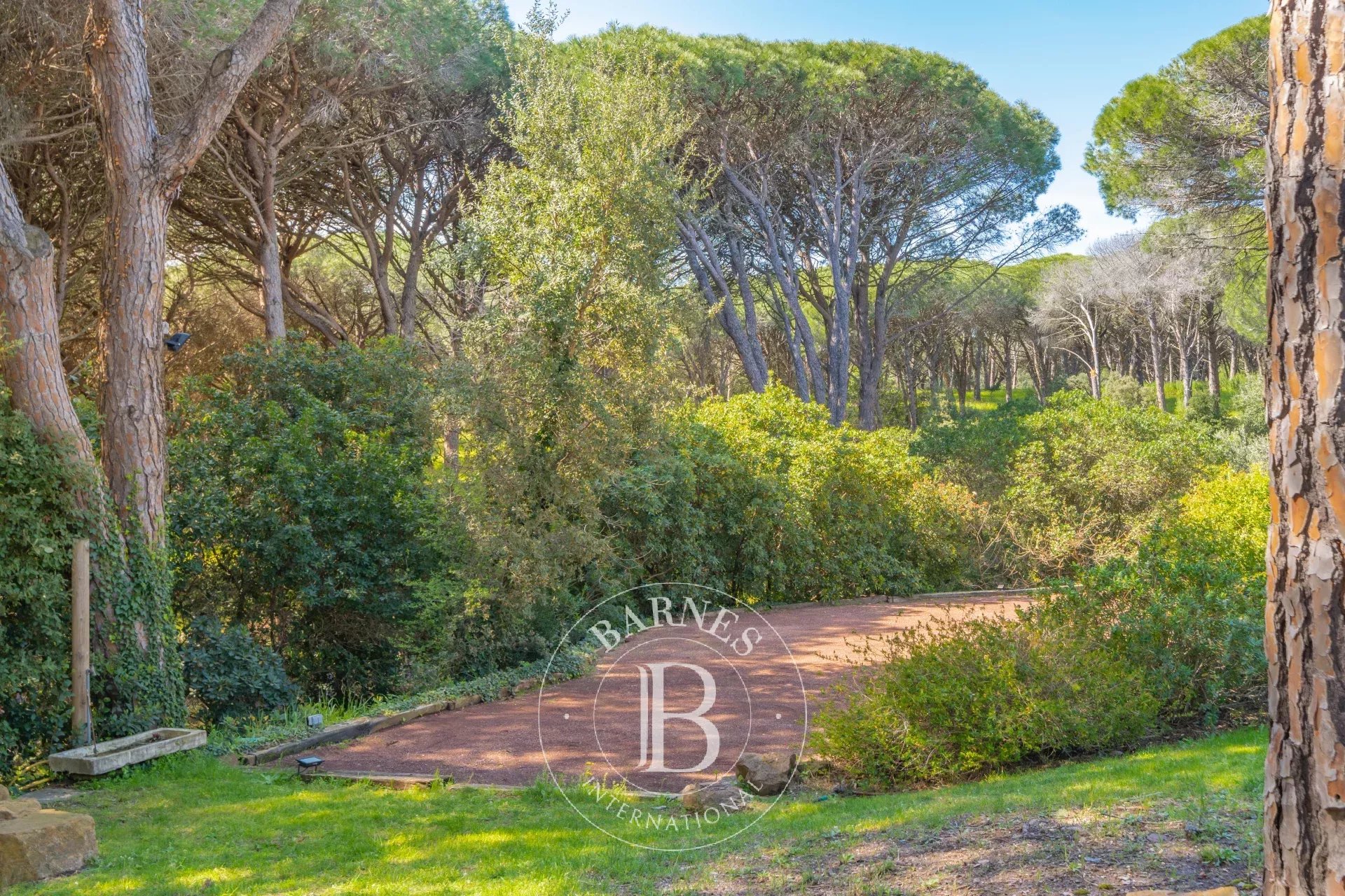 SAINT-RAPHAËL - VILLA DE STANDING DANS UN ENVIRONNEMENT PRÉSERVÉ