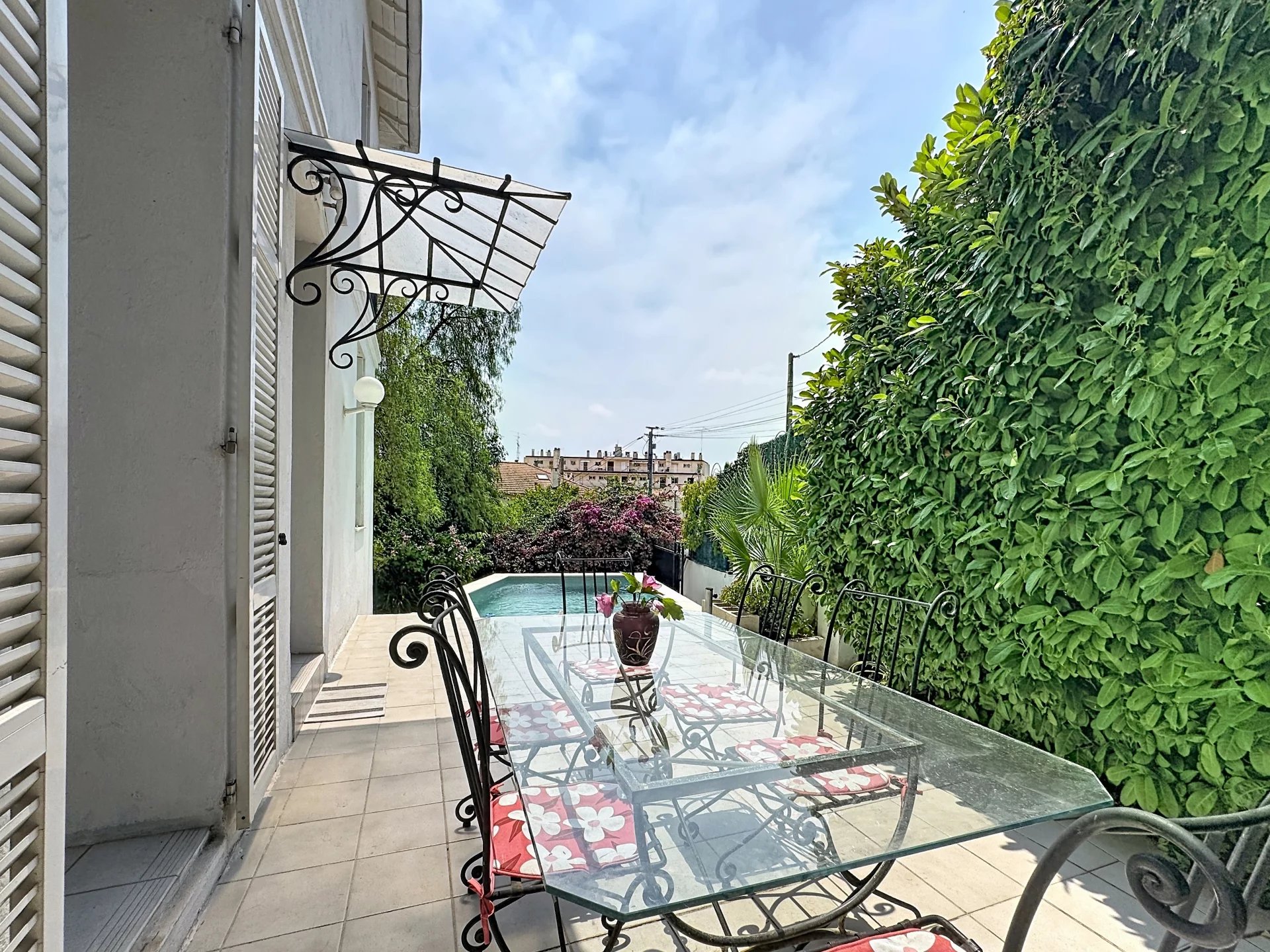 MAISON DE CHARME 180m2 CENTRE JARDIN PISCINE PARKING