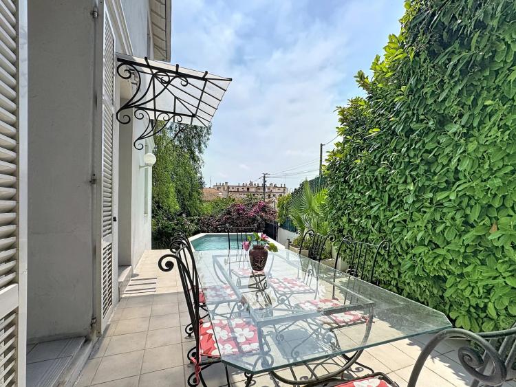 MAISON DE CHARME 180m2 CENTRE JARDIN PISCINE PARKING