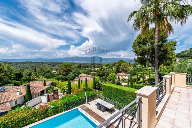 MOUGINS - VILLA AVEC VUE DANS DOMAINE SECURISE