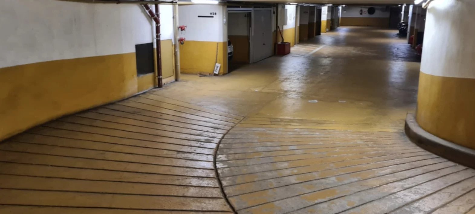 4 places de parking à Condamine