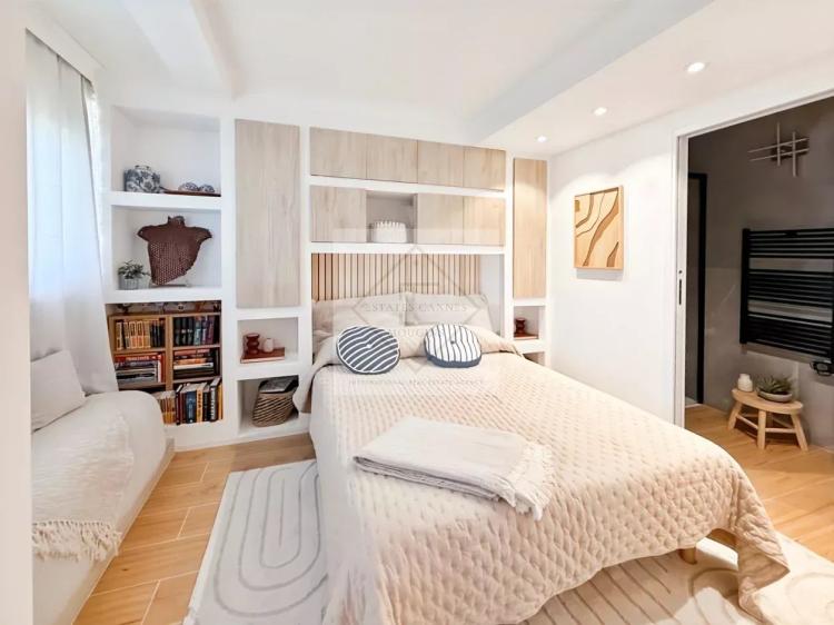 Palm Beach – Superbe 2 pièces entièrement refait Place de l’Étang