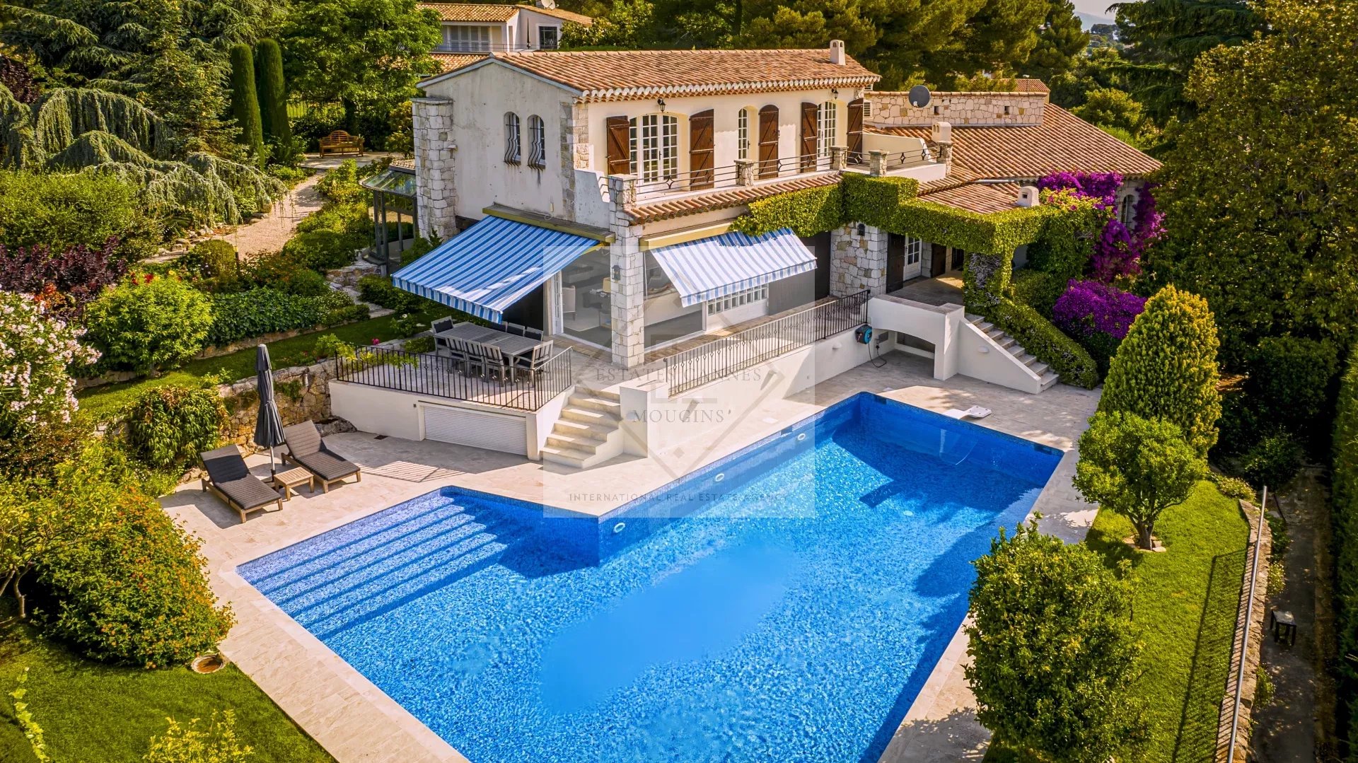 Élégante maison en pierre rénovée – Charme provençal près du Cap d’Antibes
