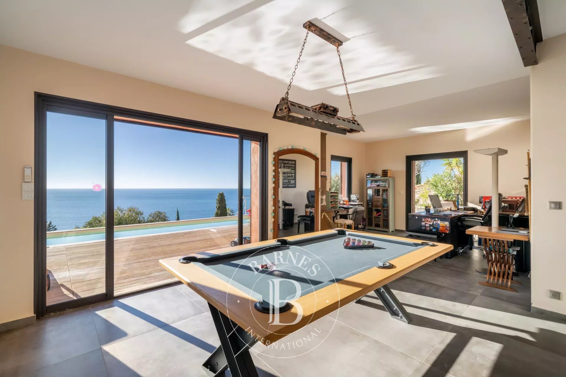 SAINT-RAPHAËL - VILLA RÉNOVÉE AVEC VUE MER PANORAMIQUE
