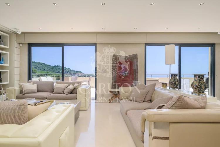 Eze, à quelques minutes de Monaco, plages, importante propriété avec vue mer époustouflante.