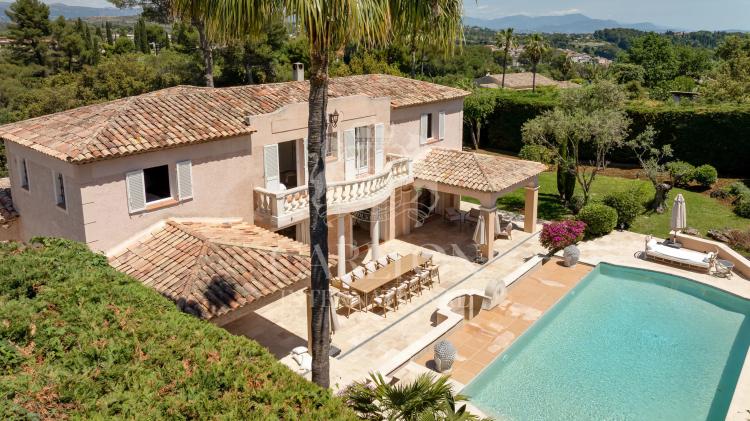 Biot – Élégante propriété au sein d’un domaine privé sécurisé