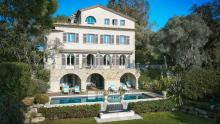 Villa avec piscine et vue mer à pied des plages et des commerces - cap d'Antibes