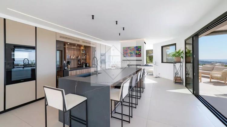 Superbe villa contemporaine – Vue mer panoramique, emplacement privilégié à 10 minutes des plages