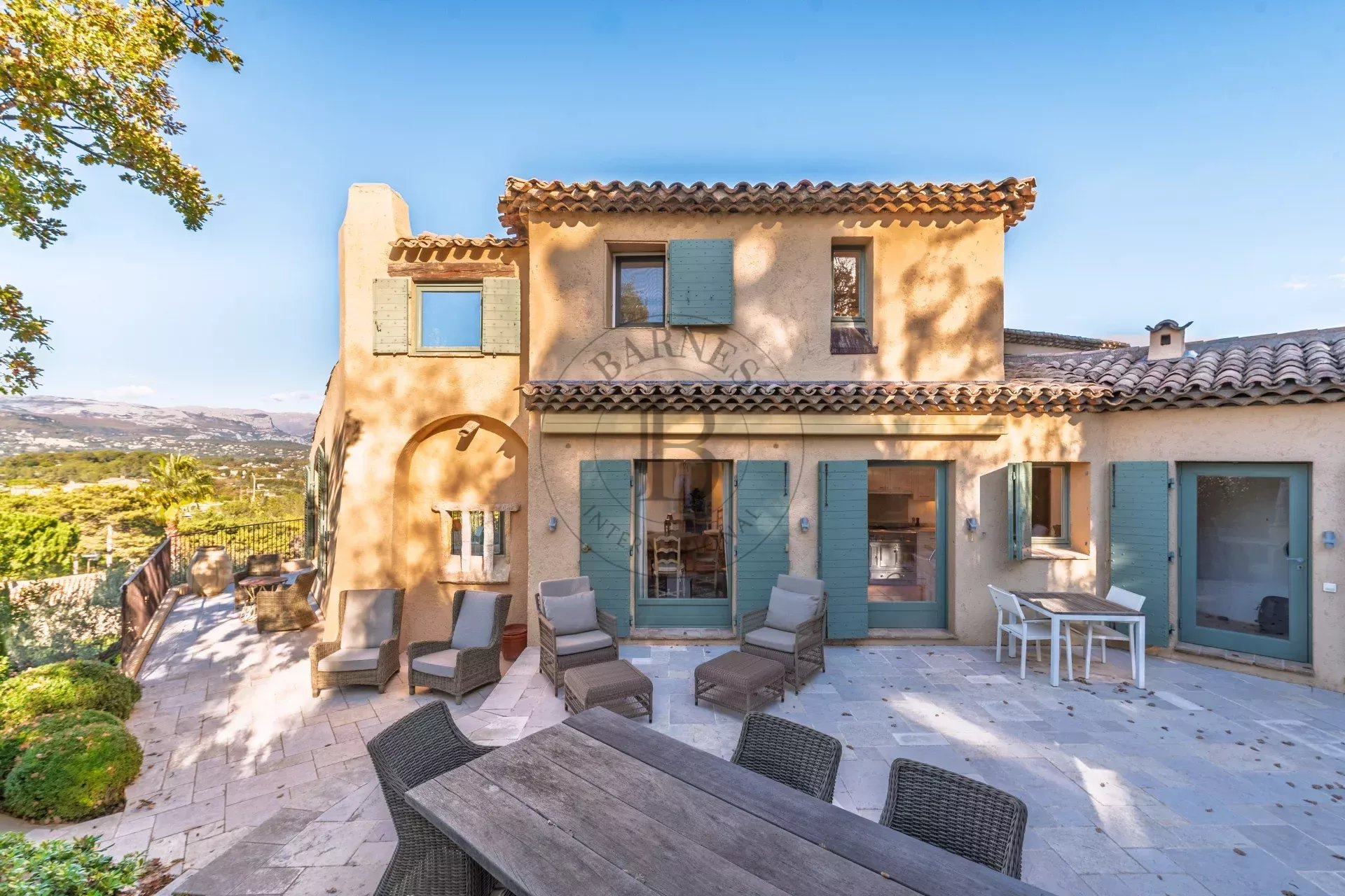 PROCHE MOUGINS – DOMAINE DE CASTELLARAS – VILLA COUELLE