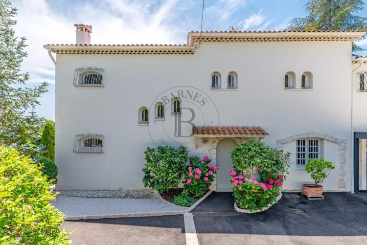 LA ROQUETTE-SUR-SIAGNE – VILLA FAMILIALE RÉNOVÉE – APERÇU MER