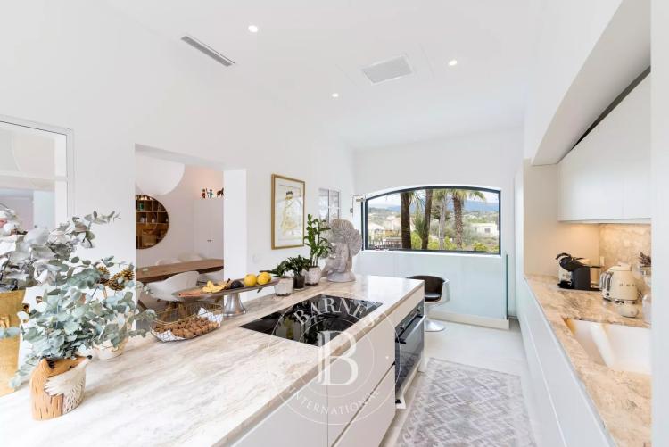 Valbonne - A pied du village - Propriété familiale rénovée - Maison d’amis - Mazet - Appartement indépendant.