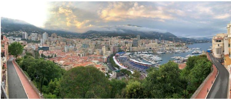 Monaco Ville : 3 Pièces Rénové avec Vue Mer, Port et Grand Prix