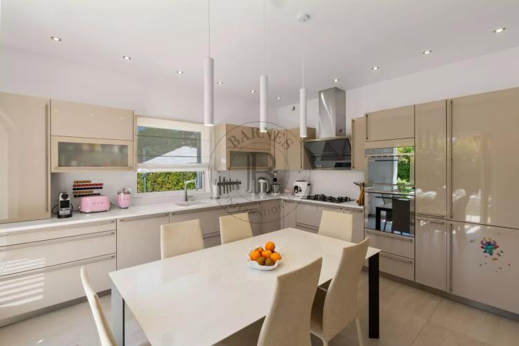VILLA MOUGINS – VAUMARRE – À QUELQUES MINUTES DU CENTRE