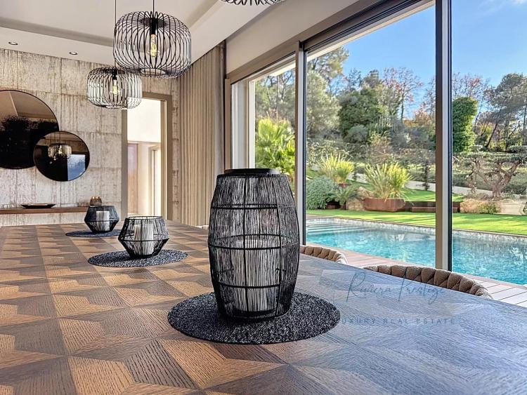 MOUGINS - villa contemporaine neuve