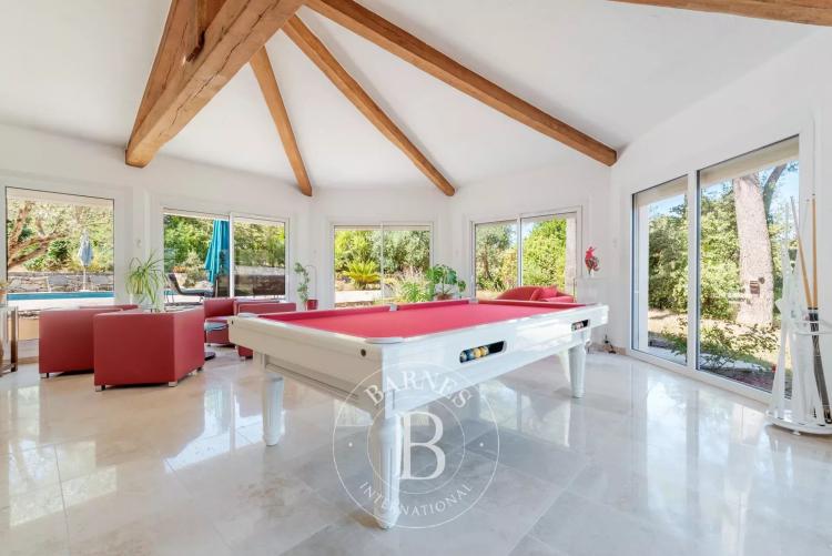 Peymeinade - Villa rénovée au calme absolu avec piscine
