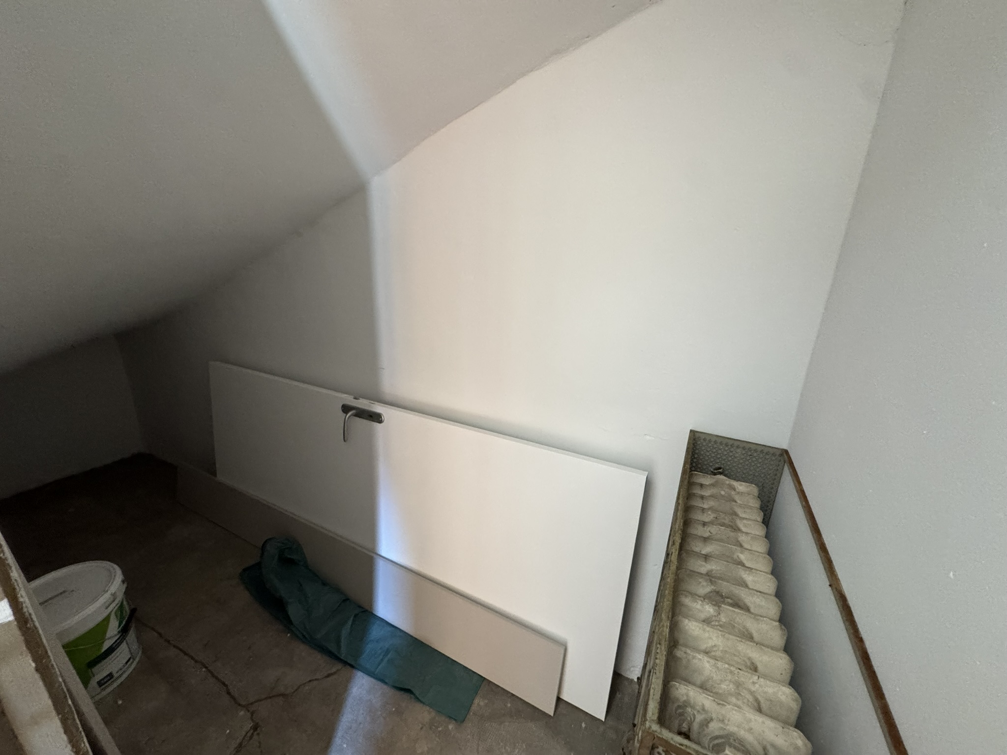 Castel Ciel d'Azur : 2 Pièces Rénové avec Terasse & Cave