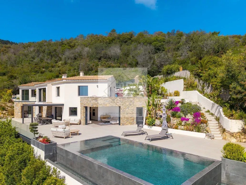 Superbe villa contemporaine – Vue mer panoramique, emplacement privilégié à 10 minutes des plages