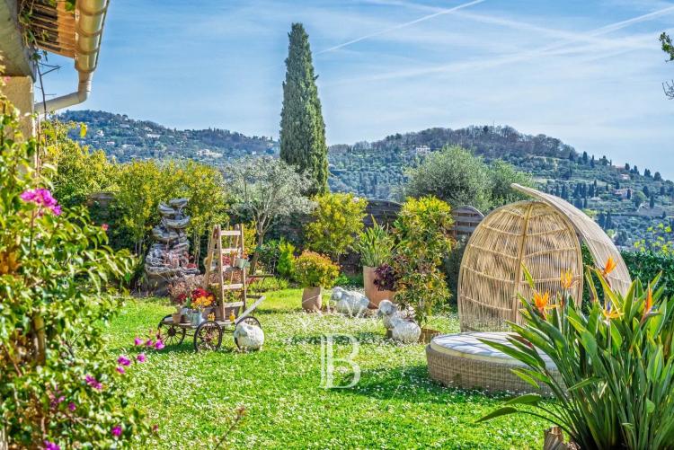 Grasse Saint-Jean - Villa avec appartement indépendant en position dominante vue mer au calme