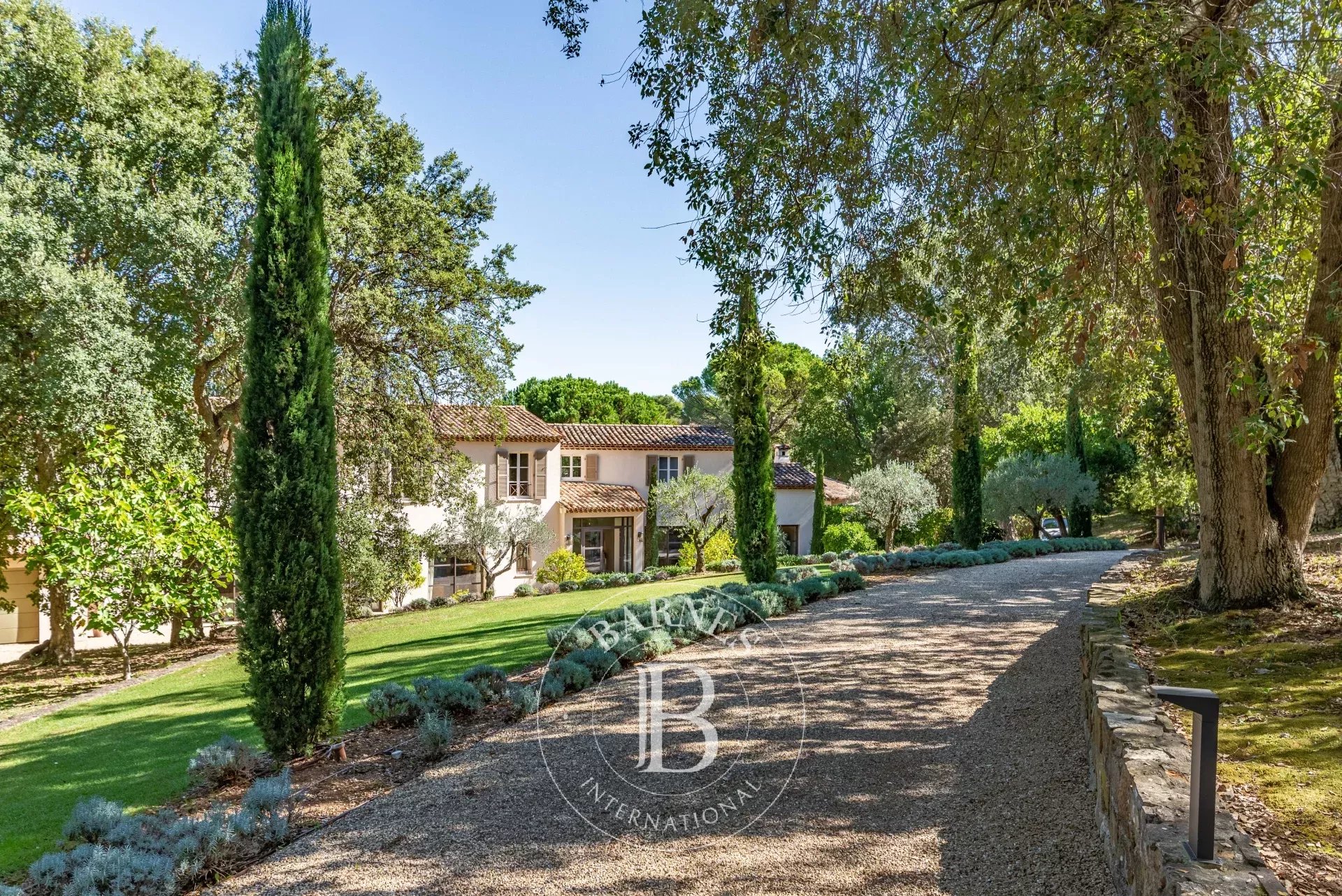 Valbonne, - Domaine fermé - 5 chambres en suite - Piscine - Appartement