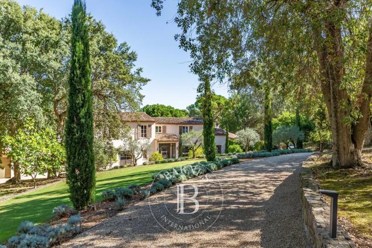 Valbonne, - Domaine fermé - 5 chambres en suite - Piscine - Appartement