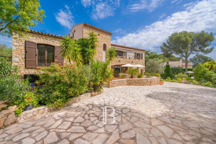 SAINT-RAPHAËL - VILLA RÉNOVÉE - A PIED DE LA MER