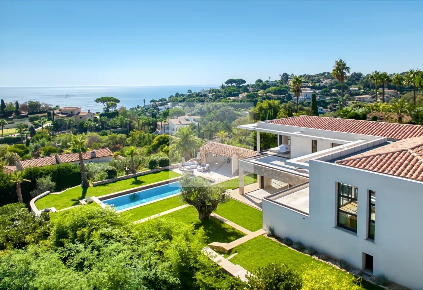 Villa contemporaine d'exception à Super Cannes – Vue mer panoramique, domaine privé et sécurisé