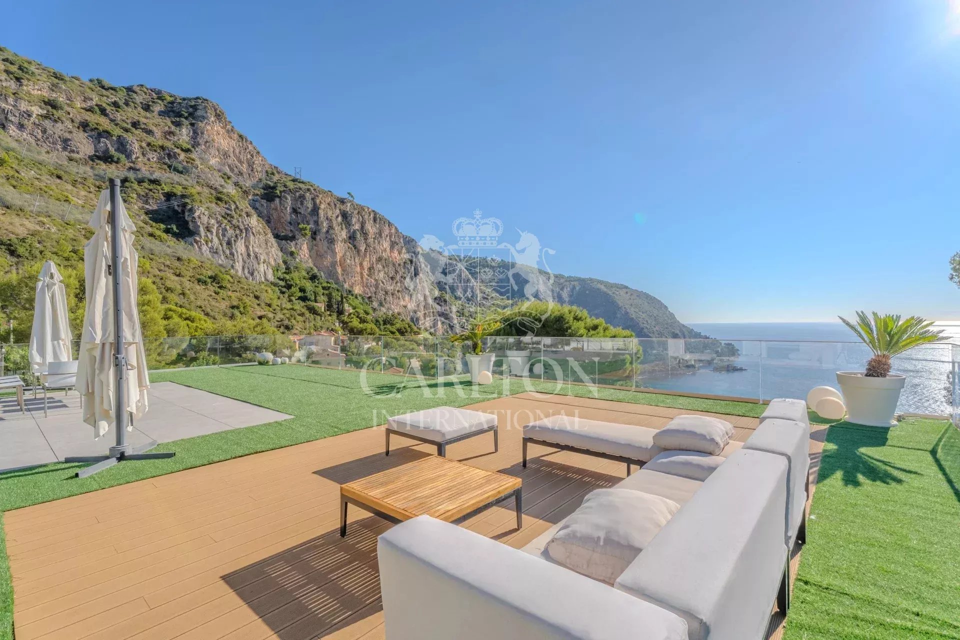 Villa contemporaine avec vue mer panoramique à Èze Bord de Mer