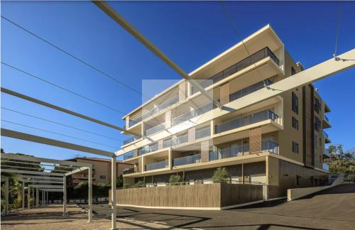 Appartement 2 pièces neuf en dernier étage — une adresse rare à deux pas de la mer, à Juan-les-Pins.