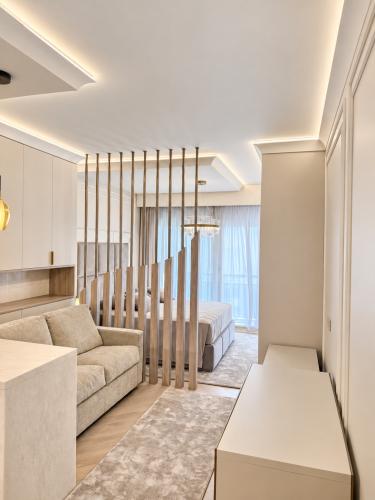 TRÈS BEAU STUDIO RÉNOVÉ MEUBLÉ AVEC APERÇU MER
