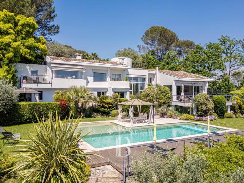 Valbonne - Domaine fermé - Exceptionnelle propriété au calme avec maison d'amis à 3 minutes du village