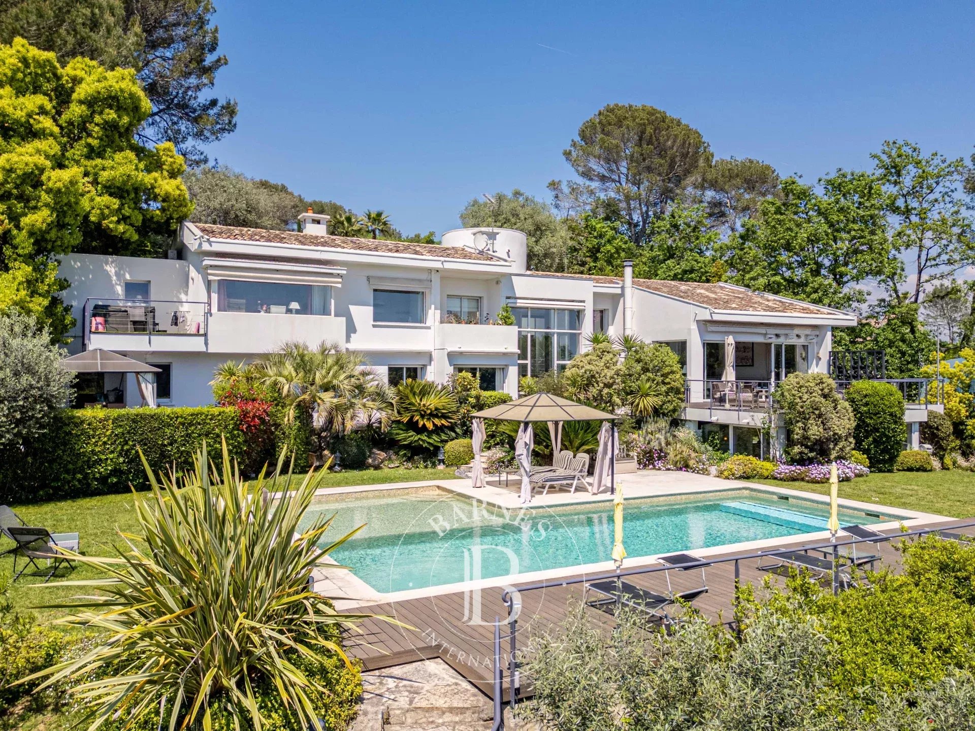 Valbonne - Domaine fermé - Exceptionnelle propriété au calme avec maison d'amis à 3 minutes du village