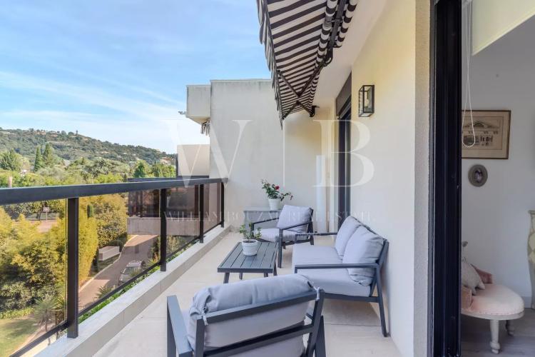 Cannes, le Parc Montrose - 3 pièces au dernier étage bénéficiant d'une vue mer et Estérel