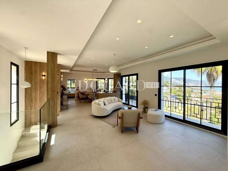Superbe villa contemporaine avec piscine, une oasis de lumière au cœur de Roquebrune Cap Martin