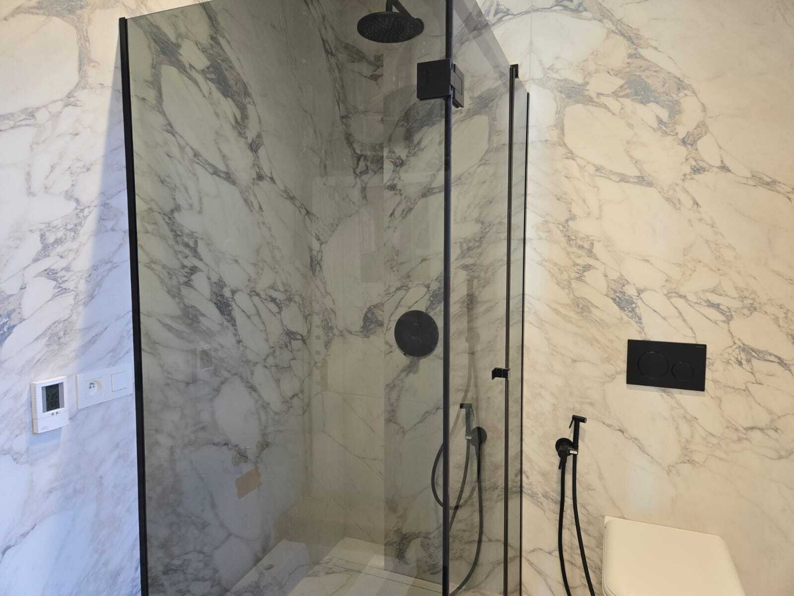 CAP D'AIL - APPARTEMENT SPACIEUX - DERNIER ETAGE AVEC JARDIN