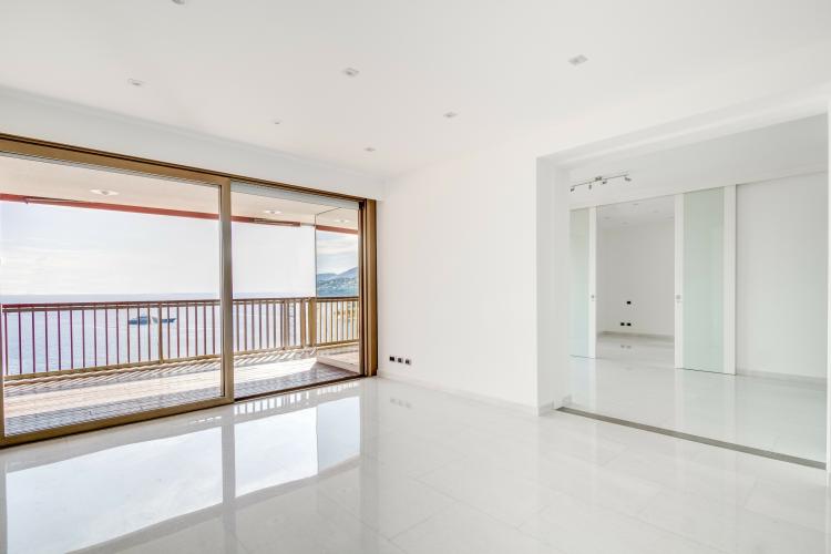 MIRABEAU : Rare appartement de 3 chambres à coucher et  belle vue mer