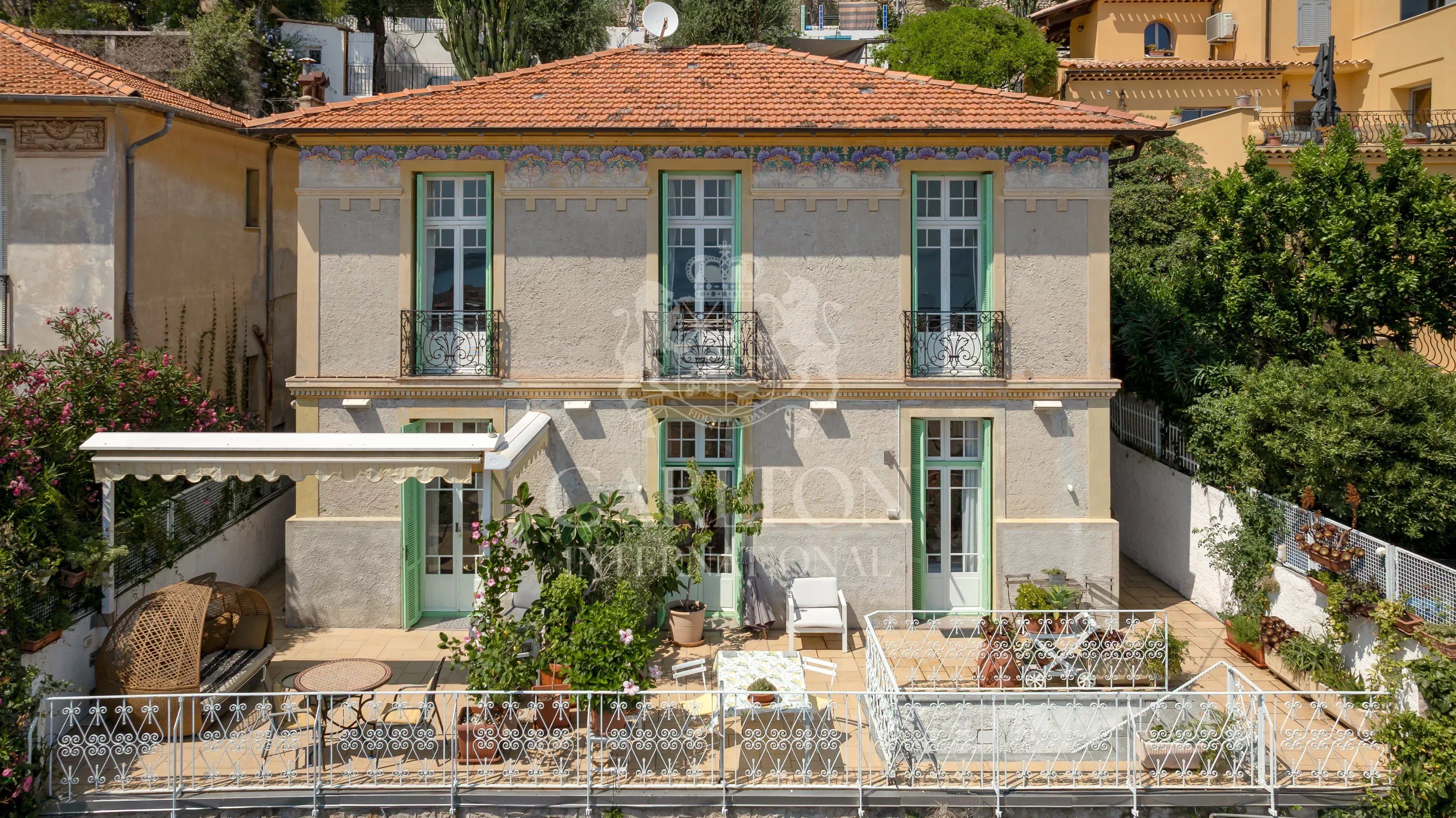 Villa  avec vue mer et accès facile au centre-ville - Opportunité d'investissement