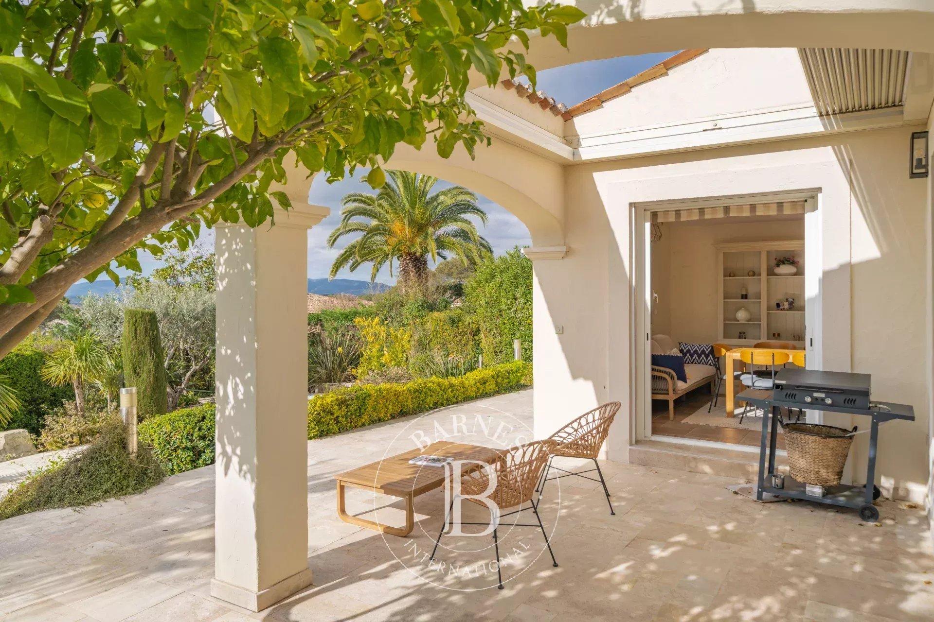 SAINT-RAPHAËL - VILLA DE QUALITÉ AVEC PISCINE DANS UN DOMAINE SÉCURISÉ