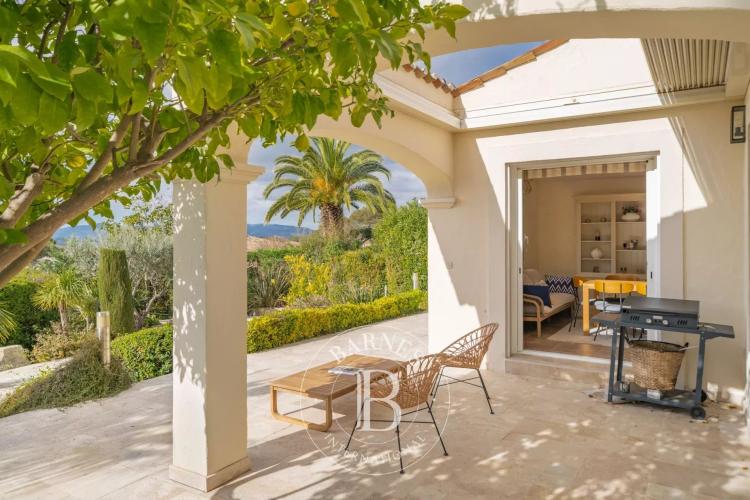 SAINT-RAPHAËL - VILLA DE QUALITÉ AVEC PISCINE DANS UN DOMAINE SÉCURISÉ