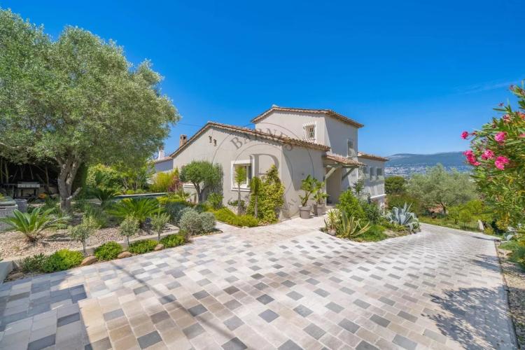 MOUGINS - VILLA RÉNOVÉE - DOMAINE SÉCURISÉ