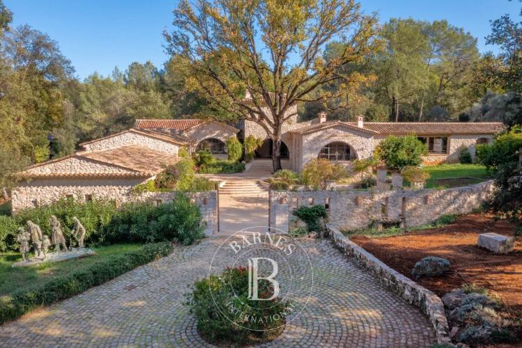 Entre Cannes et Monaco - Unique propriété équestre de près de 8 hectares avec bastide en pierre