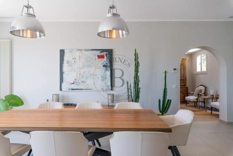 LA ROQUETTE-SUR-SIAGNE – VILLA FAMILIALE RÉNOVÉE – APERÇU MER