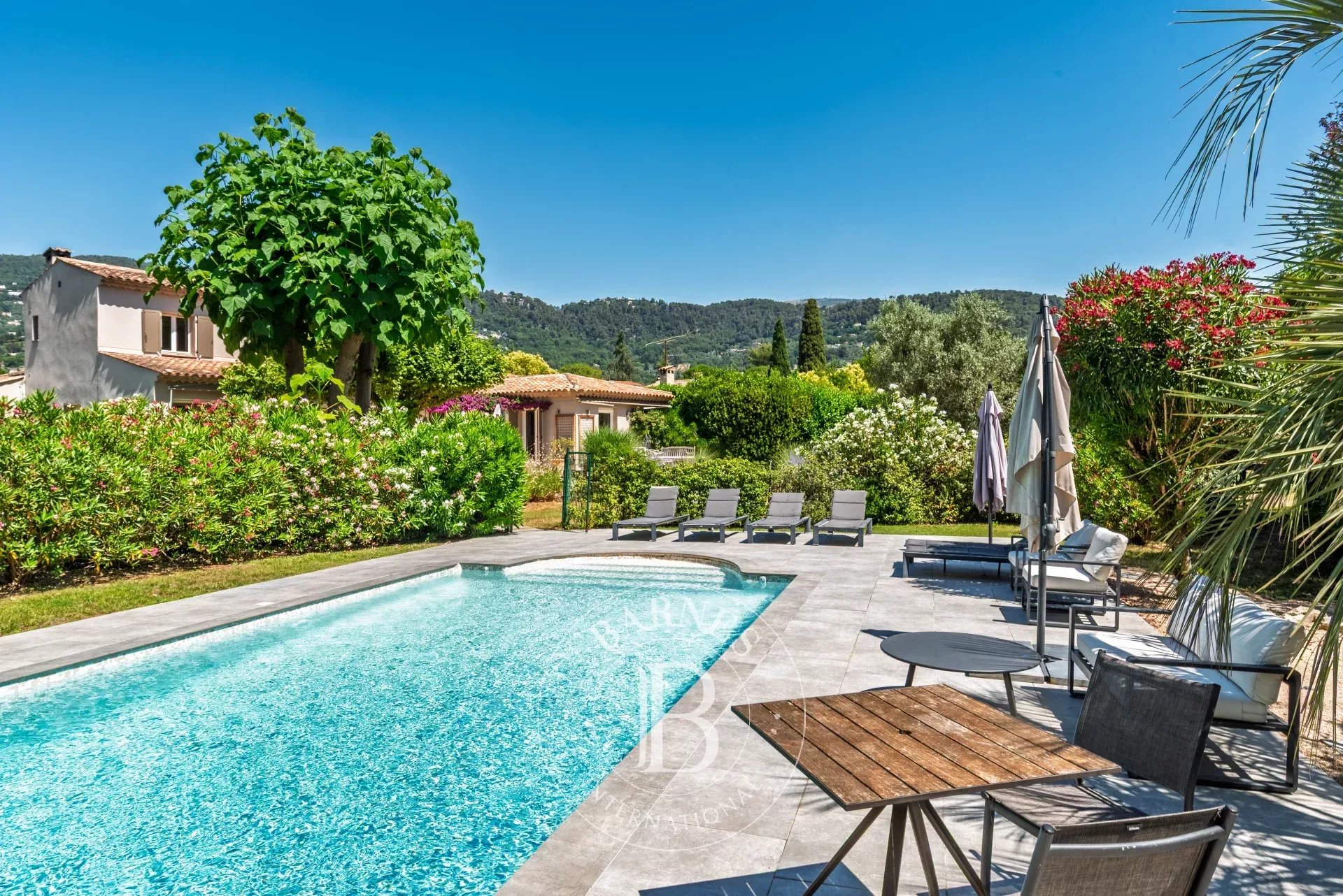 Peymeinade - Proche Grasse - Villa entièrement rénovée - 7 chambres