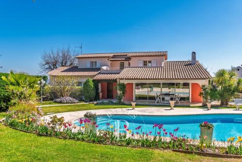 Le Rouret – Villa vue mer, domaine fermé, plein sud, 4 chambres, sous-sol complet