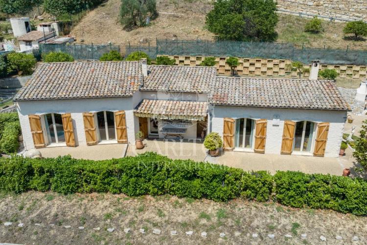 Havre de paix, proche de Nice, villa avec piscine