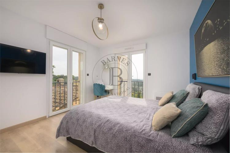 PROCHE MOUGINS - VILLA PROVENÇALE RENOVEE - VUE MER PANORAMIQUE
